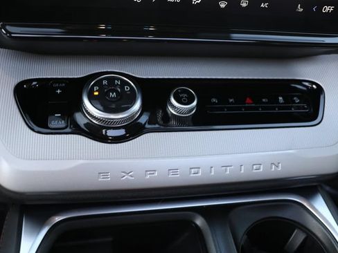 Used 2025 Ford Expedition Active AWD/4WD image 23