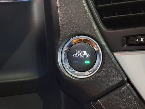 Used 2020 Chevrolet Suburban Premier w/ Premier Plus Edition image 28