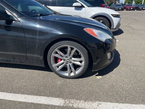 Used 2012 Hyundai Genesis 3.8 image 4