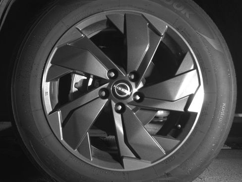 Used 2025 Nissan Rogue SV AWD/4WD image 12
