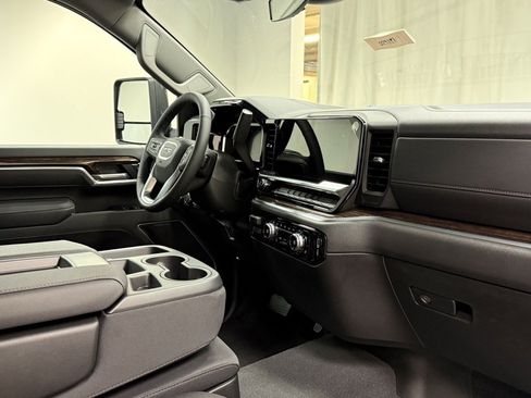 New 2026 GMC Sierra 2500 SLE image 15