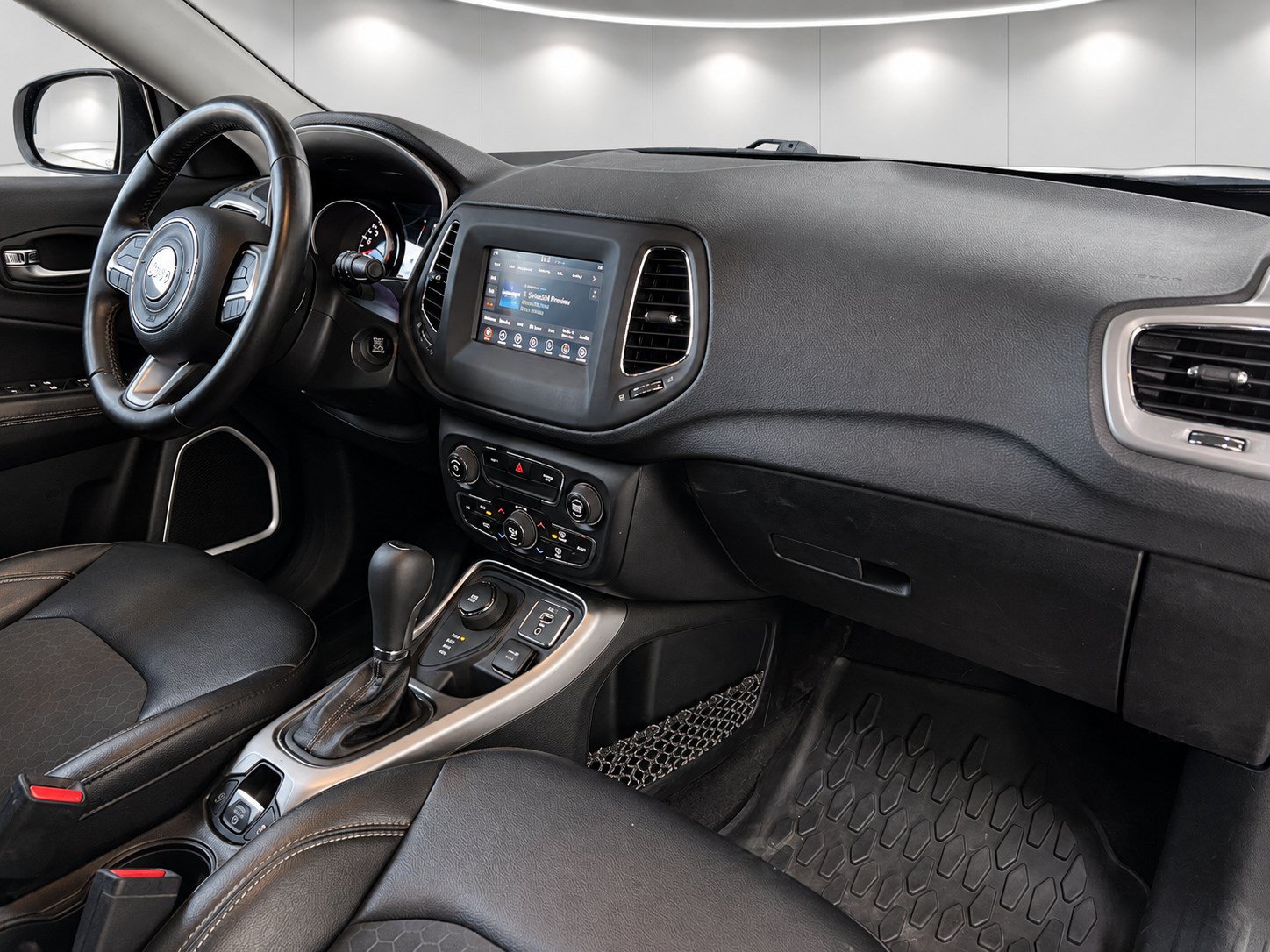 Used 2019 Jeep Compass Latitude w/ Trailer Tow Group AWD/4WD image 29