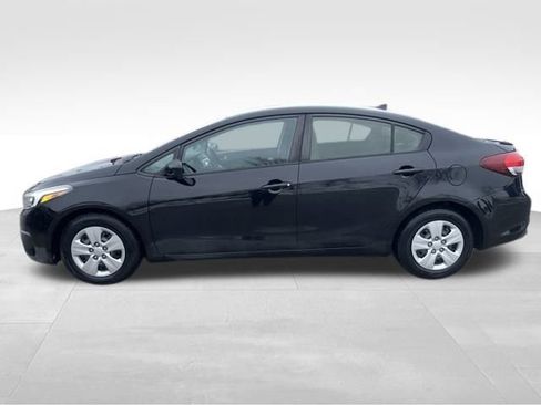 Used 2017 Kia Forte LX w/ LX Popular Package image 4