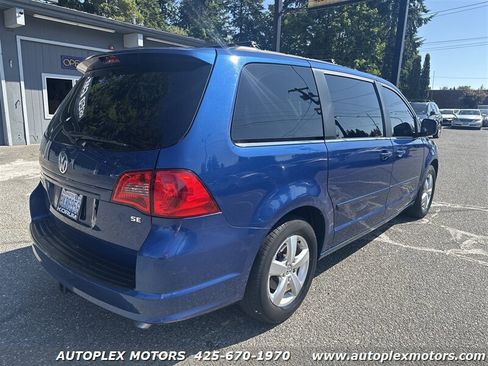 Used 2011 Volkswagen Routan SE image 8