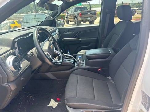 Used 2023 Chevrolet Colorado LT RWD image 7