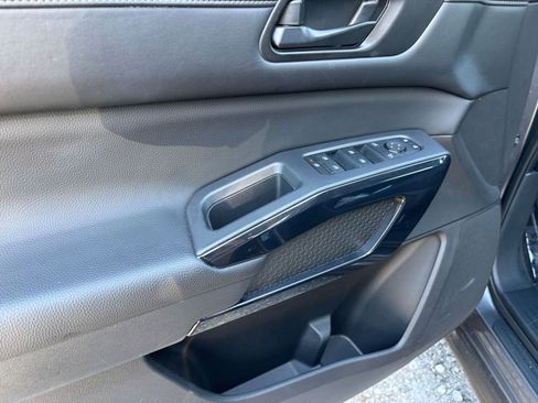 Used 2025 Nissan Pathfinder SV image 20