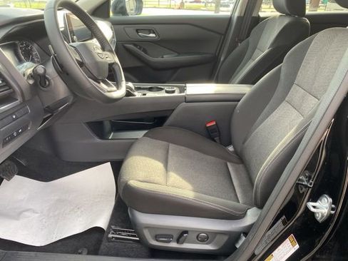 Used 2025 Nissan Rogue SV AWD/4WD image 14