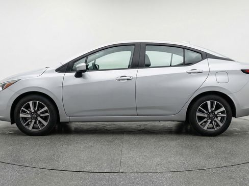 Used 2025 Nissan Versa SV image 5