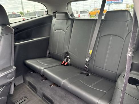Used 2017 Chevrolet Traverse LT FWD image 16