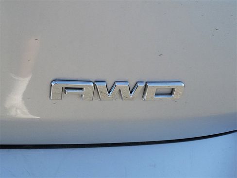 Used 2021 GMC Terrain SLT image 28