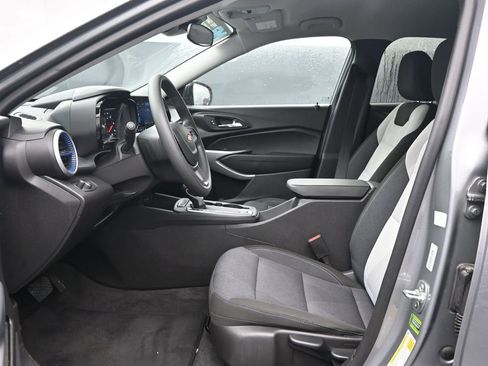 Used 2025 Chevrolet Trax LS image 20