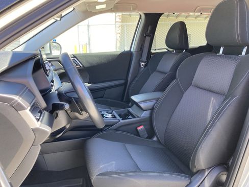 Used 2024 Mitsubishi Outlander ES image 13