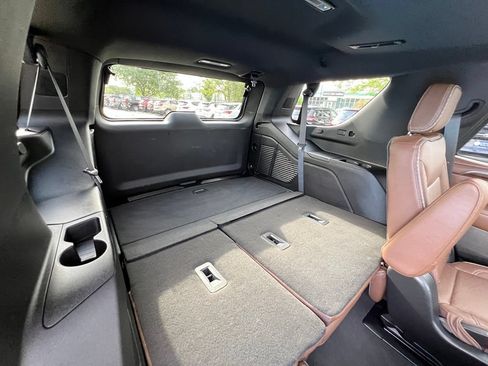 Used 2023 Chevrolet Tahoe High Country w/ Advanced Technology Package AWD/4WD image 29
