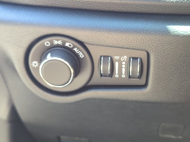 New 2027 Chrysler Pacifica Select w/ Family Tech Group FWD image 25