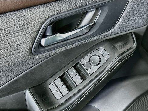 Used 2023 Nissan Rogue SV FWD image 15