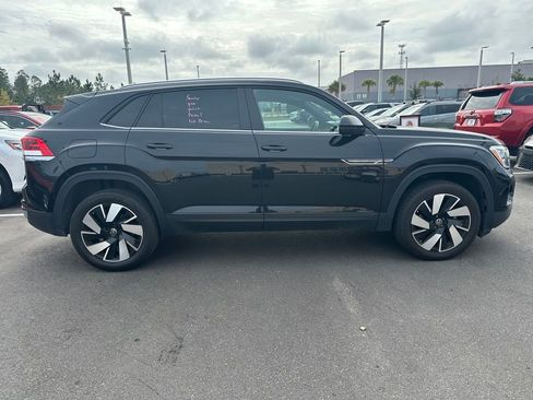 Used 2024 Volkswagen Atlas Cross Sport SE image 2
