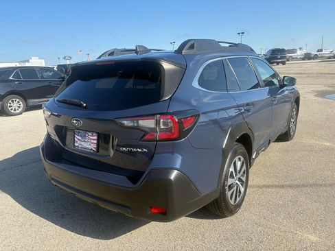Used 2023 Subaru Outback Premium AWD/4WD image 3