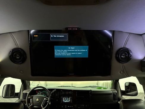 Used 2017 Chevrolet Express 2500 Extended image 5