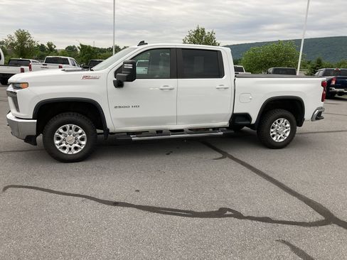 Used 2022 Chevrolet Silverado 2500 LT w/ Convenience Package AWD/4WD image 4