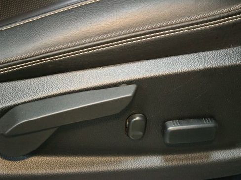 Used 2022 GMC Canyon Denali image 12