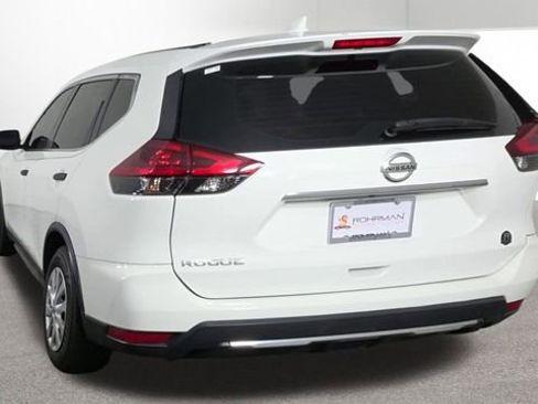Used 2019 Nissan Rogue S image 3