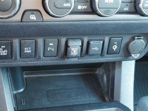 Used 2022 Toyota Tacoma TRD Sport image 23