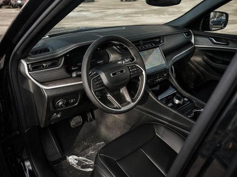 New 2025 Jeep Grand Cherokee Limited w/ Trailer Tow Package image 19