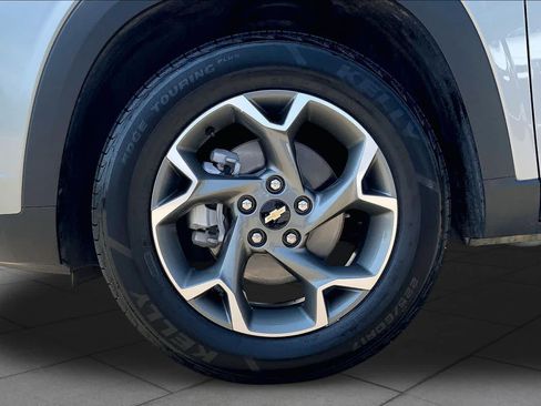 Used 2025 Chevrolet Trax LT FWD image 11