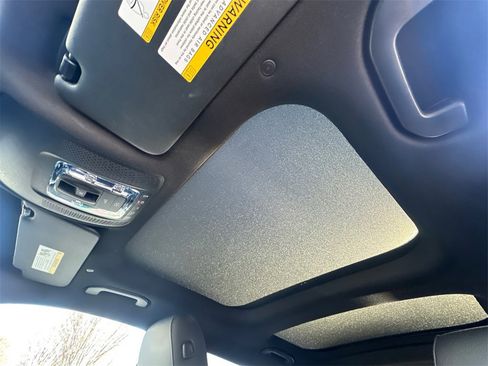 Certified 2025 Mercedes-Benz GLB 250 image 31