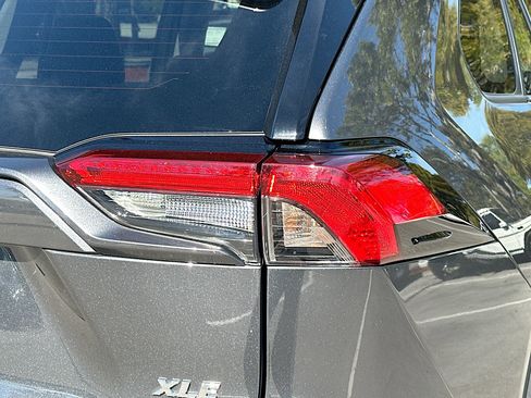 Used 2022 Toyota RAV4 XLE Premium image 28