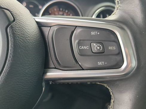 Used 2019 Jeep Wrangler Unlimited Sahara AWD/4WD image 32