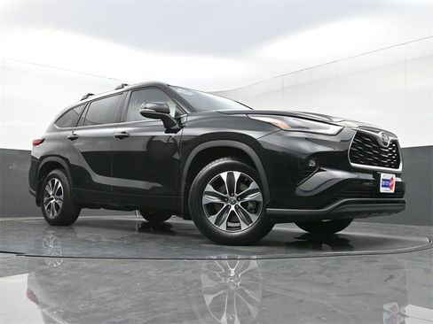 Used 2023 Toyota Highlander XLE image 26