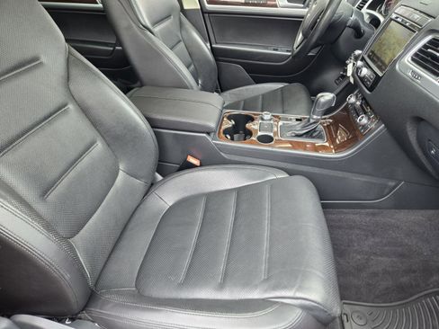 Used 2016 Volkswagen Touareg VR6 AWD/4WD image 12