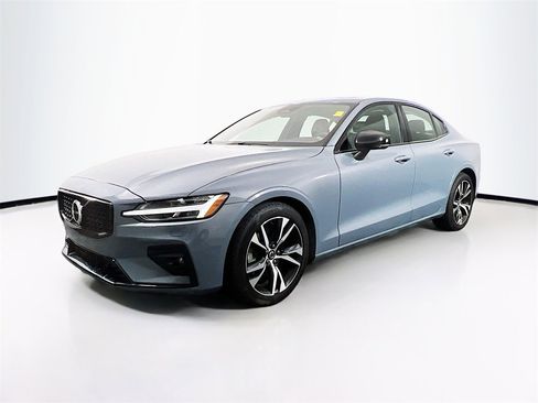 Used 2023 Volvo S60 B5 Core image 3