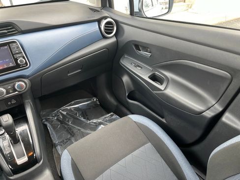Used 2025 Nissan Versa SV FWD image 31