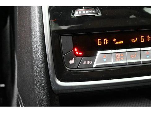 Used 2025 BMW X7 M60i AWD/4WD image 34