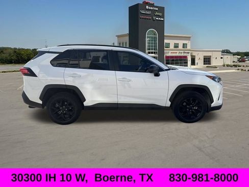 Used 2021 Toyota RAV4 LE FWD image 2