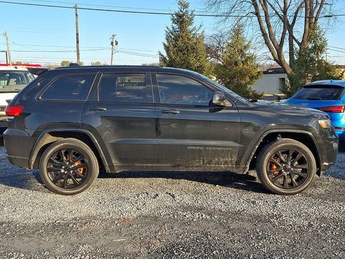 Used 2019 Jeep Grand Cherokee Altitude image 7