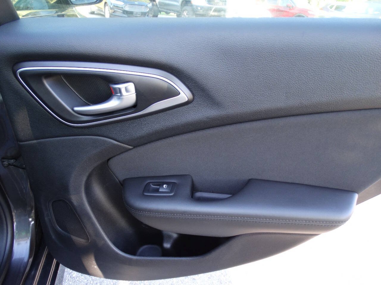 Used 2016 Chrysler 200 Limited FWD image 35