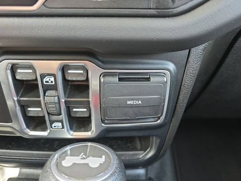 Used 2024 Jeep Wrangler Unlimited Sahara AWD/4WD image 6