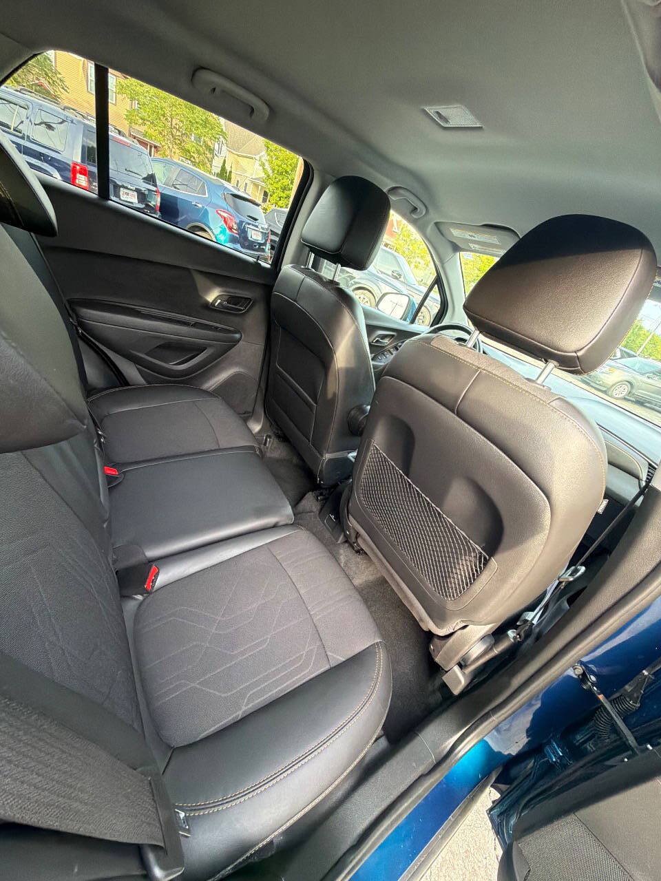 Used 2020 Chevrolet Trax LT w/ LT Convenience Package FWD image 39