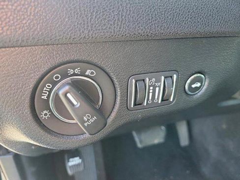 Used 2017 Chrysler 300 Limited w/ Value Package image 21