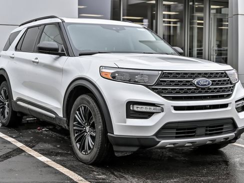 Used 2023 Ford Explorer XLT w/ Equipment Group 202A image 10