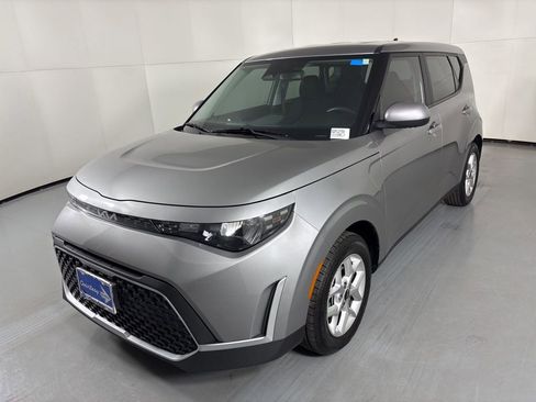 Used 2023 Kia Soul LX w/ Option Group 015 FWD image 5