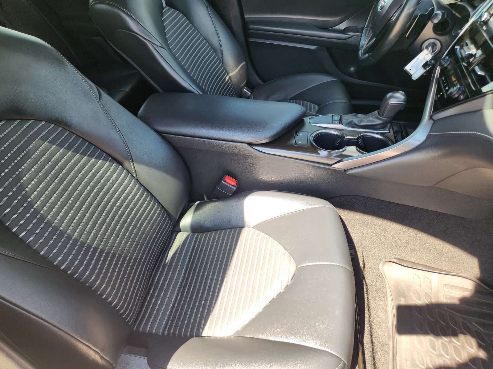 Used 2023 Toyota Camry SE w/ Cold Weather Package FWD image 16