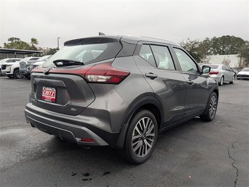 Used 2022 Nissan Kicks SV image 4