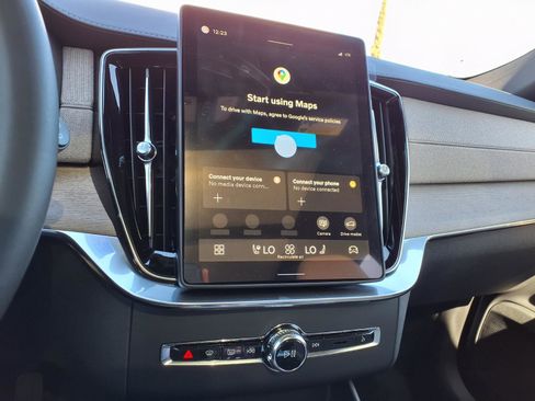 New 2026 Volvo XC90 B6 Plus w/ Protection Package Premier image 16