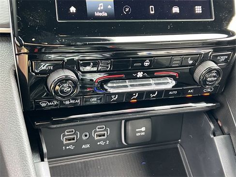 New 2025 Jeep Grand Cherokee L Altitude image 24