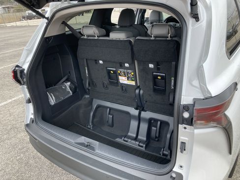 Certified 2026 Toyota Sienna XLE image 22