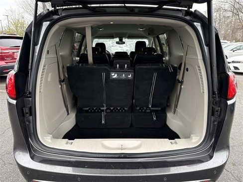 Used 2017 Chrysler Pacifica Touring-L image 12